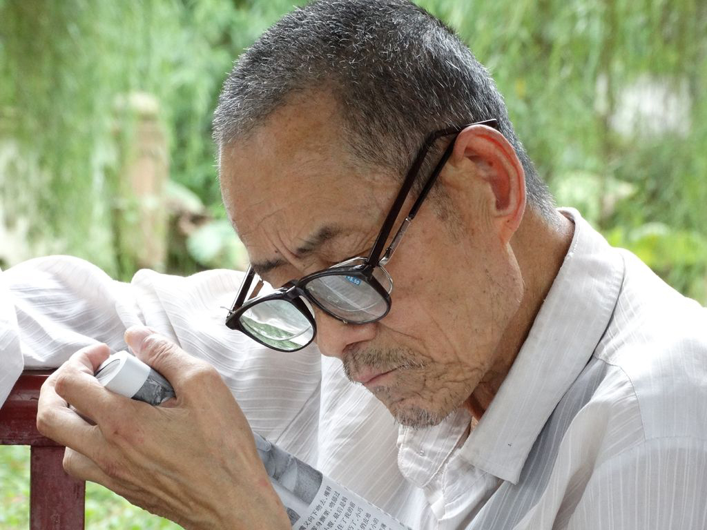 淘汰老花鏡，換戴多焦鏡，近視老花只需一副