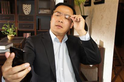 戴傳統(tǒng)老花鏡看遠一片模糊，老花鏡怎么配？
