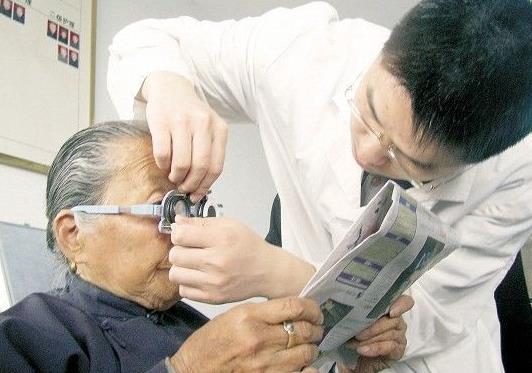 老花鏡怎么配，參照老花鏡度數(shù)對照表靠譜嗎?